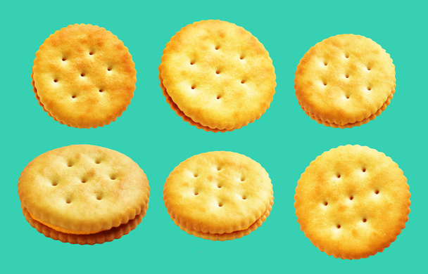 Круглые крекеры изолированы или печенье, масло печенье с обрезкой пути, без тени на зеленом фоне - Фото, изображение