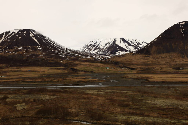 Vue sur une montagne du Norurland eystra d'Islande - Photo, image