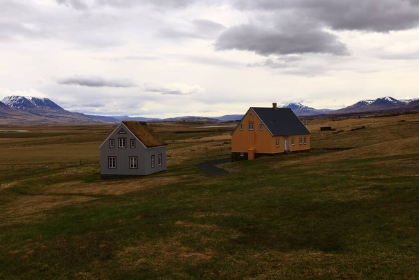 道路75に沿ってグラスバナーファームは,アイスランド北部にある博物館,スカガフィクルフォーク博物館に変換されています. - 写真・画像
