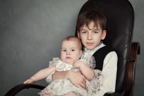 Portrait of brother and sister on gray background - 写真・画像