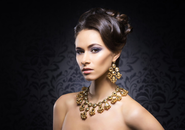 Beautiful and rich woman in jewels - Foto, Imagem