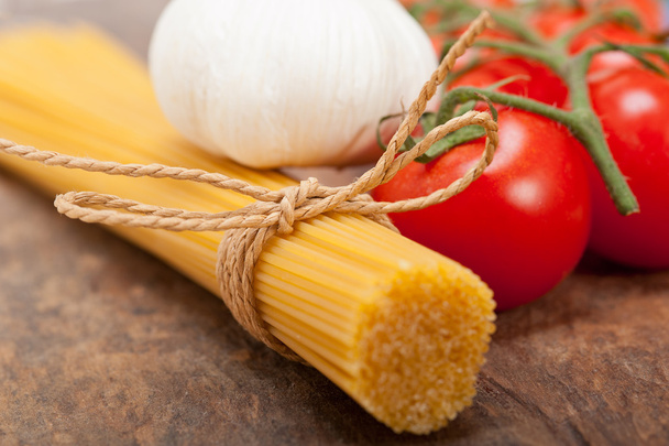 Ingredientes básicos de massa italianos
 - Foto, Imagem