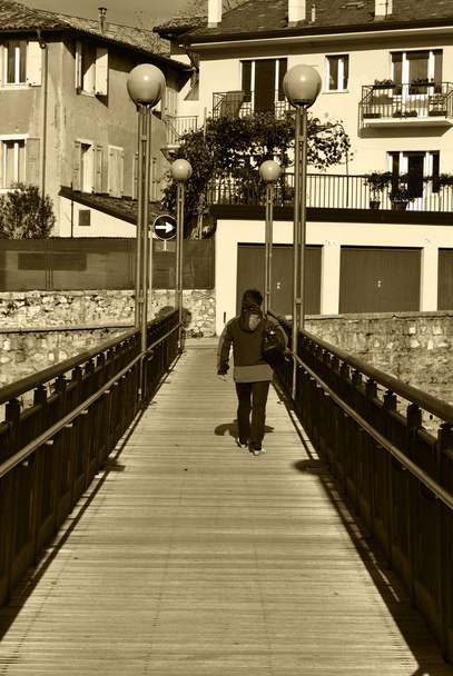 puente peatonal
 - Foto, imagen