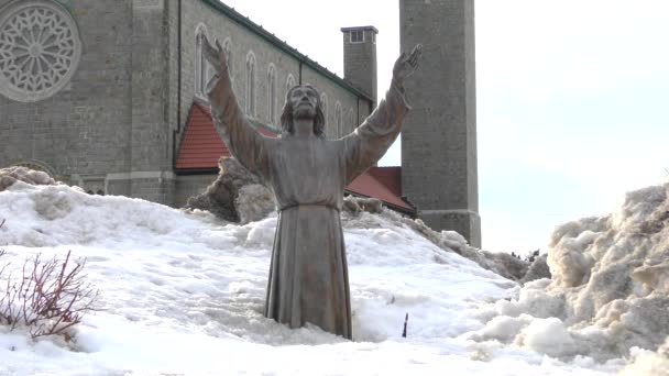 Statue prays for no more snow - Footage, Video