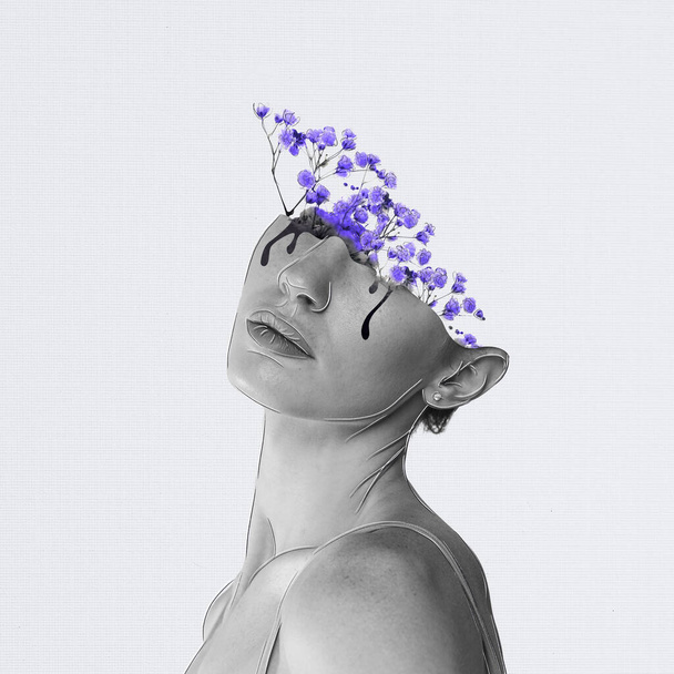 Collage zeitgenössischer Kunst. Junge Frau in monochromen Filter mit violetten Blüten wachsen aus Augen, die Passivität und Apathie symbolisieren. Linienkunst. Konzept der Melancholie, Depression, psychische Gesundheit, Psychologie - Foto, Bild