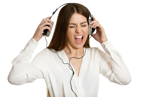Woman with headphones listening music and screaming - Valokuva, kuva