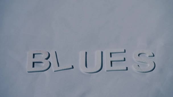 A blues elfújása koncepció tipográfia üzenet lassított felvétel szelektív fókusz - Felvétel, videó