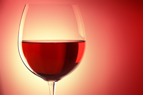 Ποτήρι κόκκινου κρασιού - Φωτογραφία, εικόνα