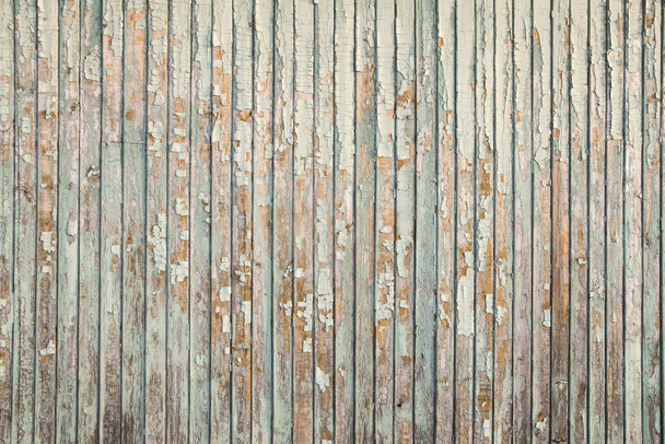 Holzplanken Vintage Bungalow Wand mit alten verwitterten abblätternden Farbe Nahaufnahme als Grunge-Hintergrund - Foto, Bild