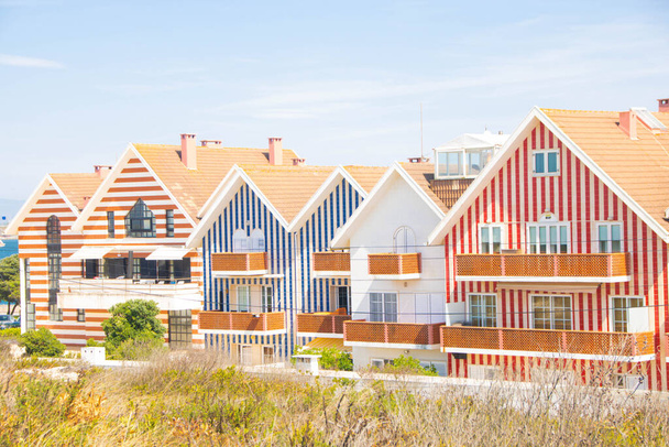 Costa Nova en Aveiro y sus hermosas casas a rayas de colores - Foto, imagen