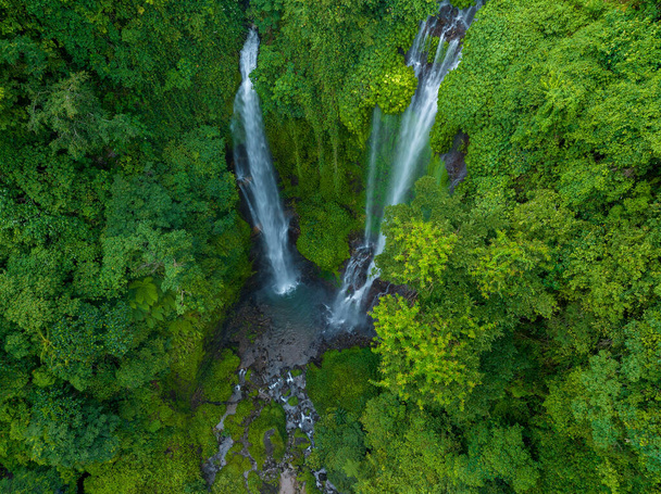 インドネシア・バリ島の関西滝の空中展望 - 写真・画像