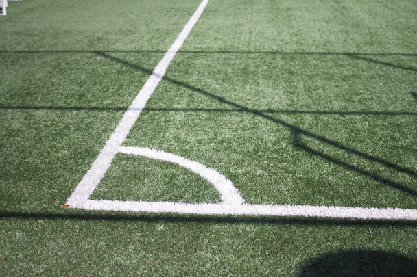 Futbol ve futbol sahasının köşe vuruşları, arka plan dokusu. - Fotoğraf, Görsel