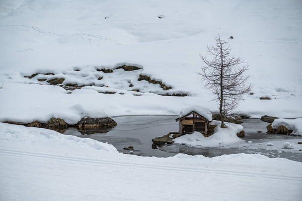 Снежный пейзаж долины Валле-Аурина - Фото, изображение