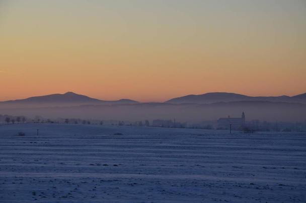 bela paisagem de inverno com neve e árvores - Foto, Imagem