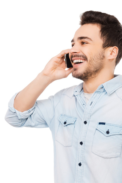 Cheerful man talking on the mobile phone - Foto, Bild