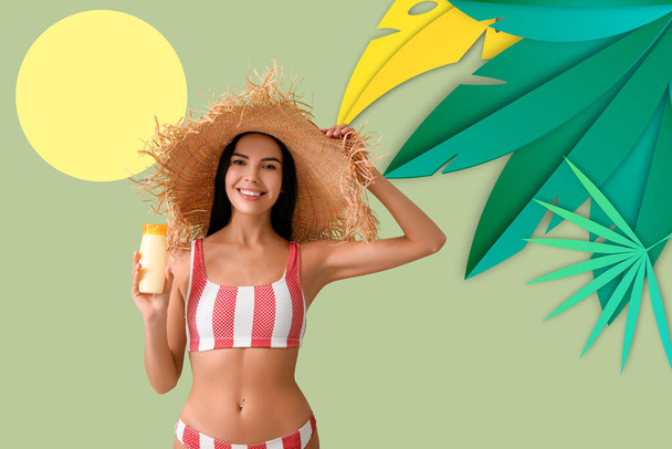 Hübsche junge Frau im Badeanzug und mit Sonnencreme am gezeichneten tropischen Strand - Foto, Bild