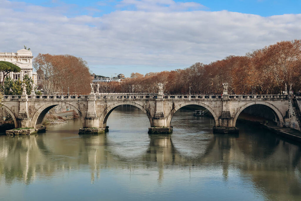 Rooma, Italia - 27.12.2023: St. Angelo Bridge ja Castel Sant 'Angelo Roomassa - Valokuva, kuva