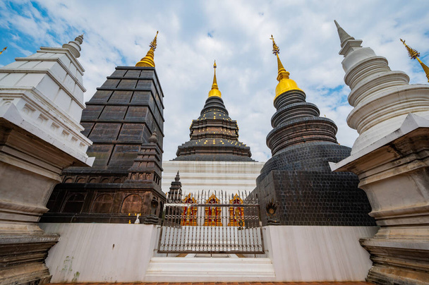 Ват Ден Салі Шрі Муанг Ган або храм Бан Ден, провінція Чіангмай. - Фото, зображення