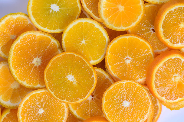 соковиті мандарини нарізані колами як фон 3 - Фото, зображення