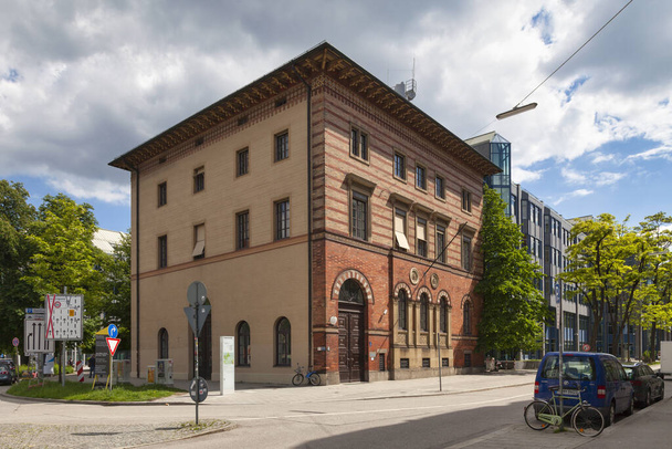Münih, Almanya - 30 Mayıs 2019: Palais Pinakothek üç müzenin kültürel eğitimine ev sahipliği yapıyor Alte Pinakothek, Neue Pinakothek ve Pinakothek der Moderne. - Fotoğraf, Görsel
