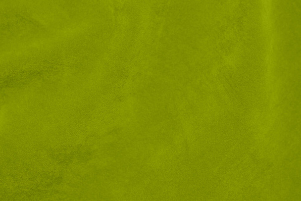 cor limão textura de tecido de veludo verde usado como fundo. Cor esmeralda pano de fundo tecido de material têxtil macio e liso. veludo esmagado .luxo tom de esmeralda para seda. - Foto, Imagem
