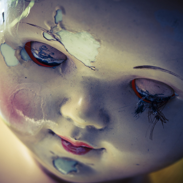 cabeça de boneca assustadora beatiful como do filme de terror
 - Foto, Imagem