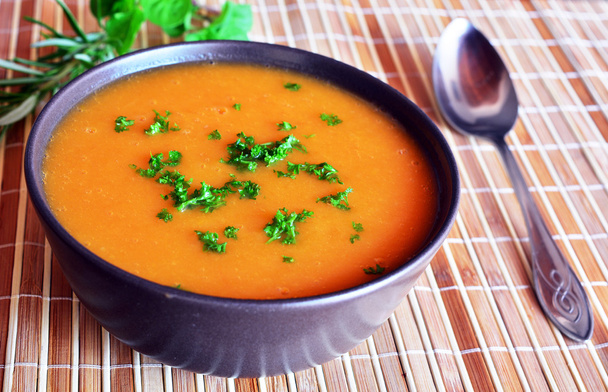 Гарбуз Крем суп в миску з петрушкою - Фото, зображення