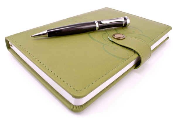 στυλό και πράσινο σημειωματάριο - Φωτογραφία, εικόνα