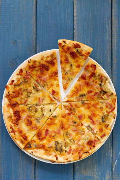Pizza on white plate - Foto, imagen