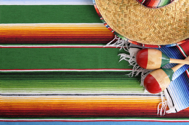 Meksykańskie serape koc z sombrero - Zdjęcie, obraz