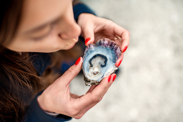 Eating fresh oyster - Photo, Image