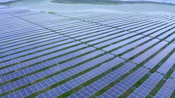 Luftaufnahme des Solarkraftwerks  - Filmmaterial, Video