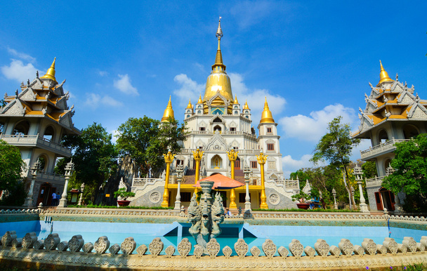 Świątynia w stylu tajskim w Sajgonie, Wietnam - Zdjęcie, obraz