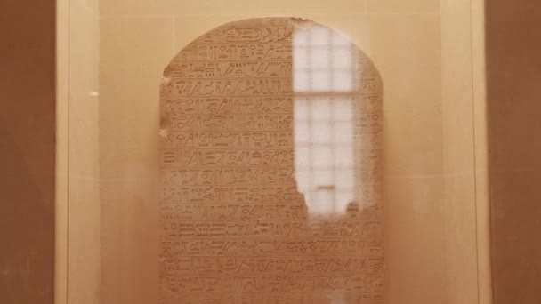 Videó az egyiptomi hieroglifákról a kőfalon. - Felvétel, videó