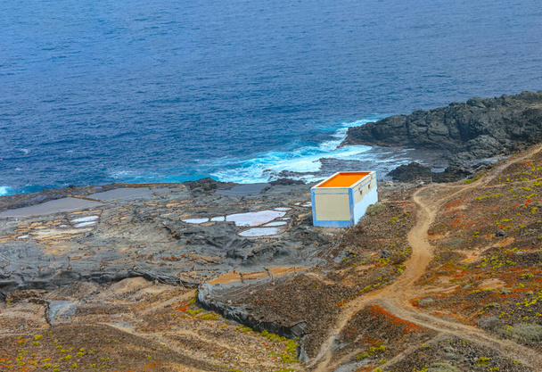ラパルマ島の海岸線, カナリア諸島, スペイン. 大西洋岸のウォーキングパス - 写真・画像