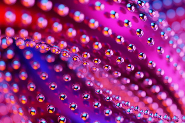 3D απεικόνιση μιας ροζ ταινίας. Γεωμετρικές λωρίδες παρόμοιες με κύματα. Αφηρημένη λαμπερό μοτίβο διασταυρώσεων - Φωτογραφία, εικόνα