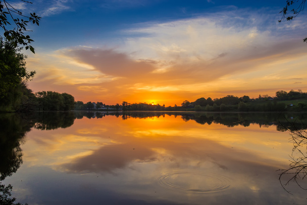 Восход солнца над прудом
  - Фото, изображение