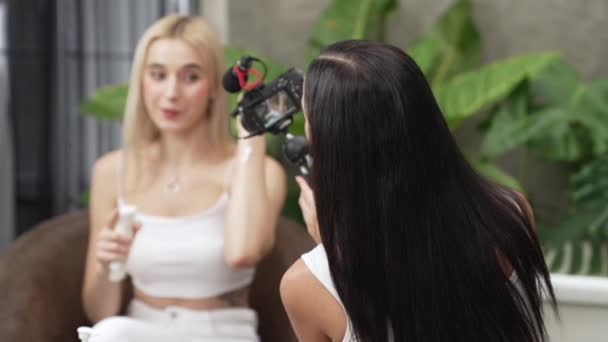 Two beautiful content creator making natural beauty and cosmetic tutorial on green plant leave garden video. Beauty blogger showing how to apply beauty care to social medial audience. Blithe - Footage, Video