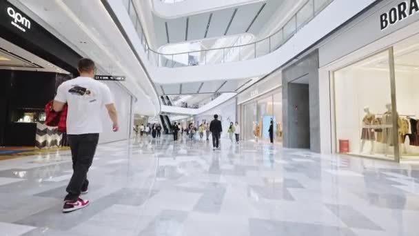 belső tér modern bevásárlóközpont - Felvétel, videó