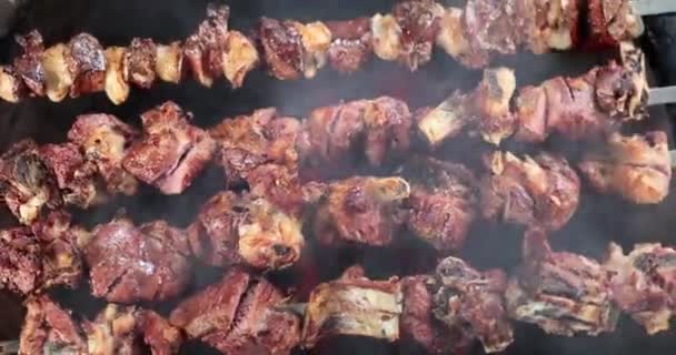 Lamb meat cooked on hot grill barbecue. Grilled lamb ribs for barbecue concept - Felvétel, videó