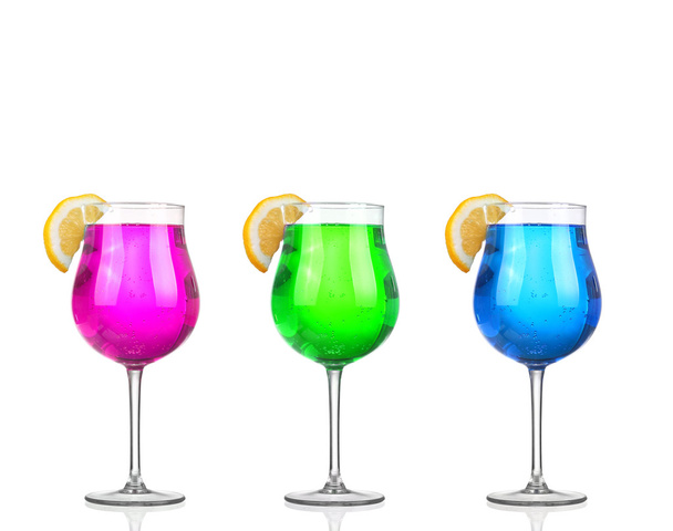 Ensemble de beaux verres remplis de bite alcoolique colorée
 - Photo, image