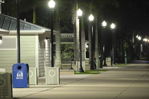 Nyilvános mosdók a Gilchrist Parkban a floridai Punta Gordában. - Fotó, kép