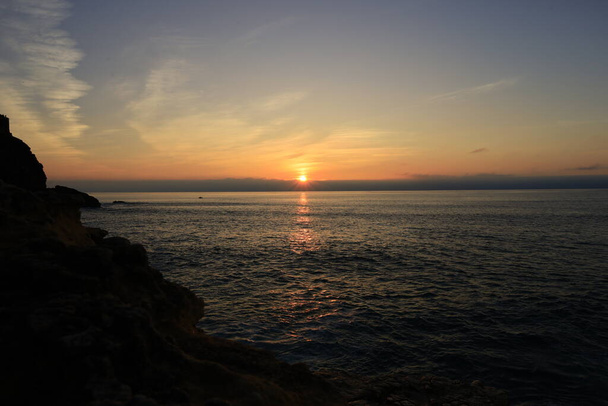 Θέα σε κύμα της βόρειας παραλίας από το φάρο Nazare στην περιοχή Oeste της Πορτογαλίας - Φωτογραφία, εικόνα