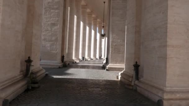 Kolumnady. St. Peter's Basilica. Rome - Materiał filmowy, wideo