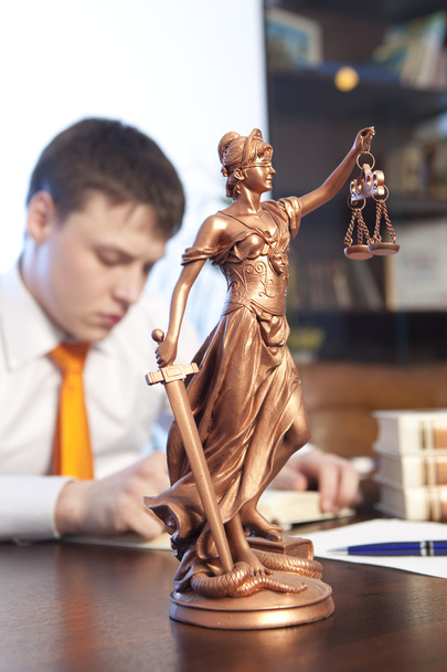 Statue de la justice et avocat
 - Photo, image