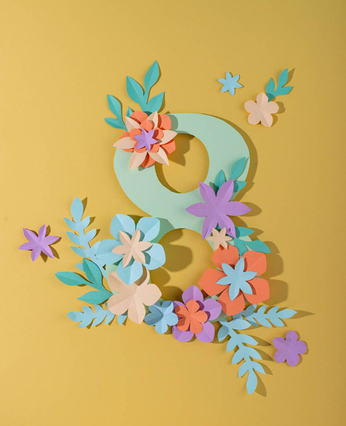 Día Internacional de la Mujer 8 de marzo tarjeta de felicitación de las flores. Papel cortado en color pastel - Foto, Imagen