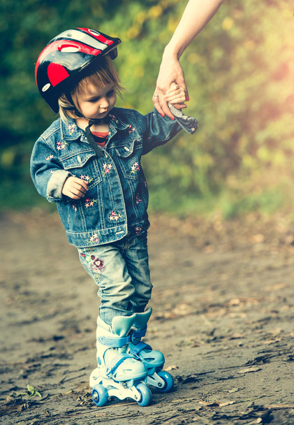 little girl on roller skates - Zdjęcie, obraz