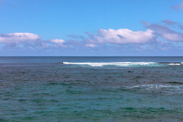 Хвилі Тихого океану, вид з острова  - Фото, зображення