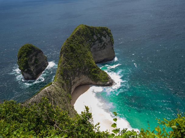 Vista natural do mar e colinas em Nusa Penida, Bali, para ser preciso, Kelingking Beach - Foto, Imagem