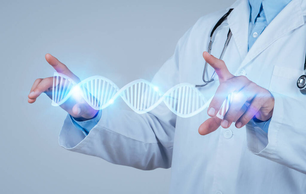 L'innovatore medico irriconoscibile naviga nel DNA virtuale di colore blu con precisione CRISPR, aiutato da intuizioni di realtà aumentate, riprese in studio ravvicinate - Foto, immagini